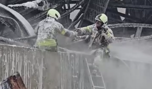 Yangında yürekleri ısıtan görüntü