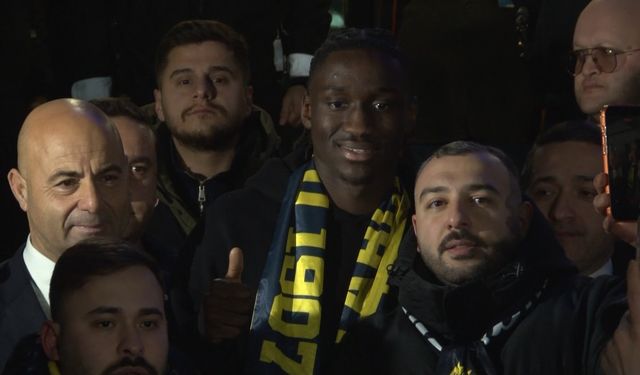 Fenerbahçe'nin yeni transferi Sidiki Cherif, İstanbul'da