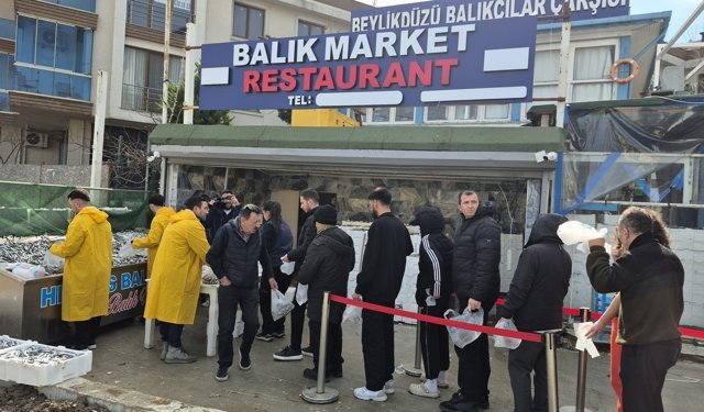 Balıkçı Kenan 3 tır hamsiyi ücretsiz dağıttı