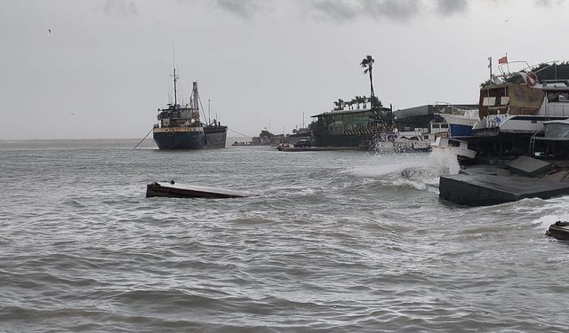 Doğu Akdeniz'i sağanak ve fırtına vurdu