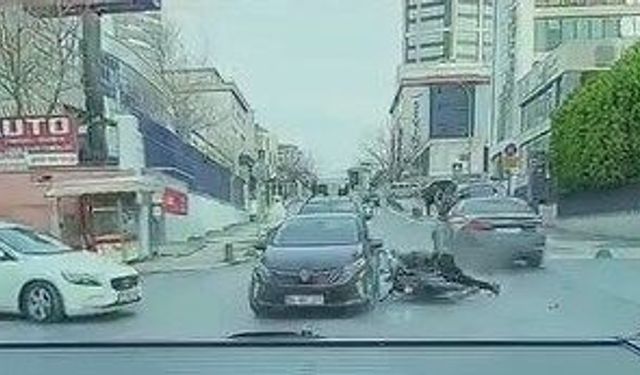 Korkutan kazada motosikletli yola savruldu