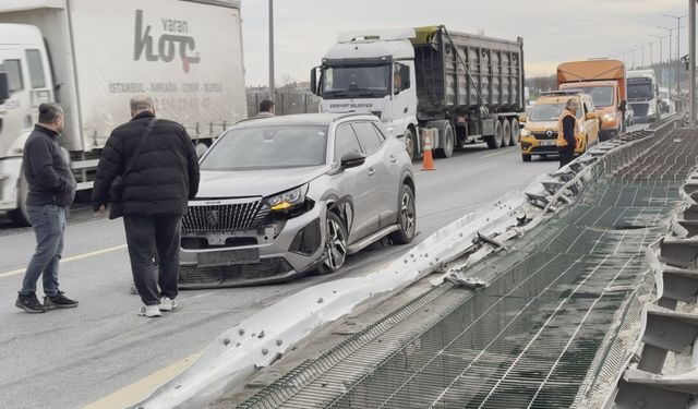 Büyükçekmece'de hafriyat kamyonu devrildi