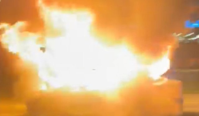 Kartal'da korkutan araç yangını