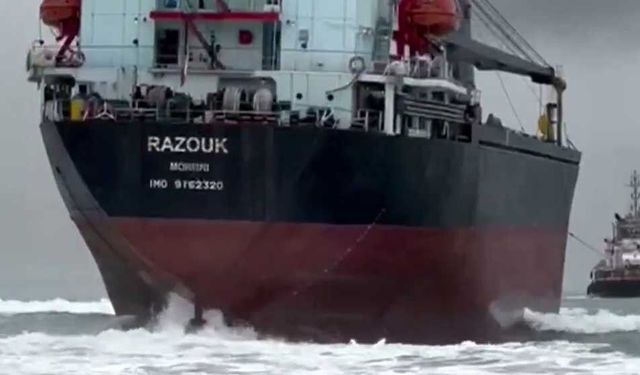 Sarıyer'de karaya oturan gemi kurtarıldı