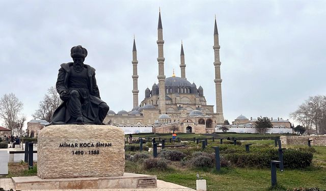 Selimiye Camii’nde, ibadet için gün sayılıyor