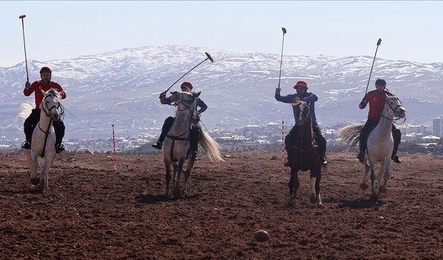 Kadim ata sporu çevgan, Sivas’ta yaşatılıyor