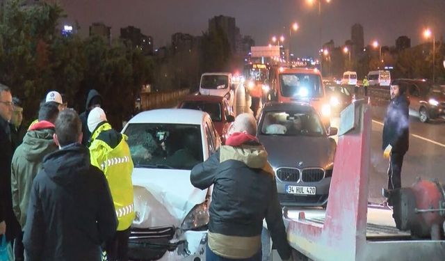 Ümraniye'de zincirleme kaza! 8 araç birbirine girdi