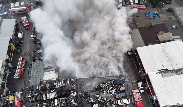 Başakşehir'de sanayi sitesinde yangın