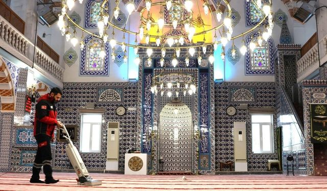 Ümraniye'de camiler bayrama hazır