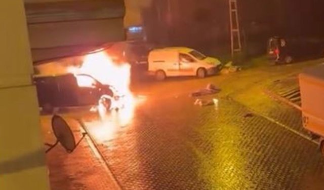 Başakşehir’de korkutan araç yangını