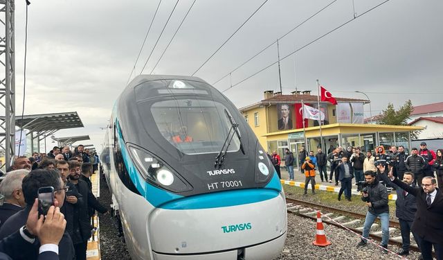 'Demiryolu ağımızı 2053 yılına kadar, 28 bin 590 kilometreye yükseltmeyi planladık'