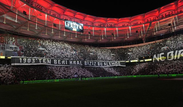 Beşiktaş-Galatasaray derbisinde taraftarlardan özel koreografi