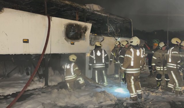 TEM'de yolcu otobüsü alevlere teslim oldu
