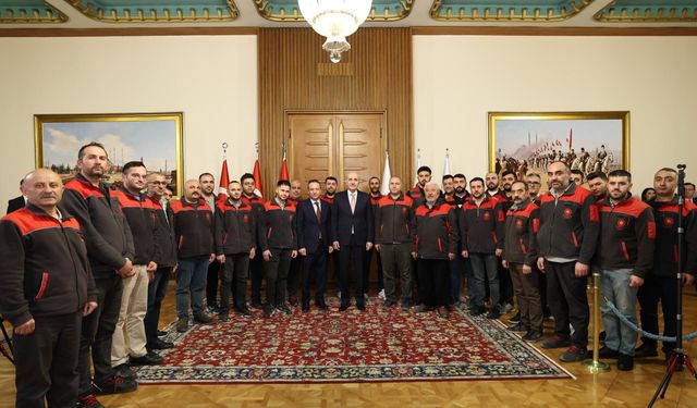 TBMM Başkanı Kurtulmuş, Meclis personeliyle bayramlaştı