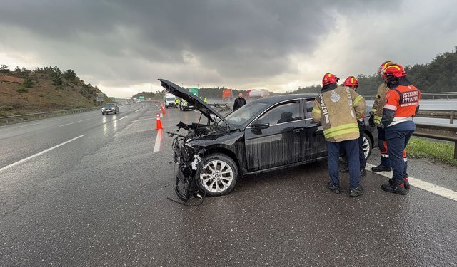 Yağış kazayı beraberinde getirdi: 3 araç birbirine girdi