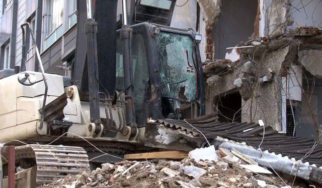 Gaziosmanpaşa’da yıkım sırasında kaza