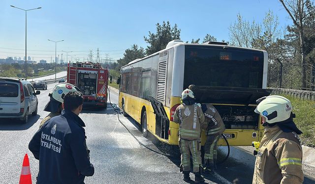 Eyüpsultan’da otobüs alev aldı, yolcular son anda indi