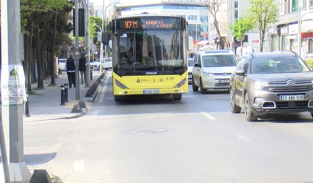 Okul önünde kaza: Öğrenci yaralandı
