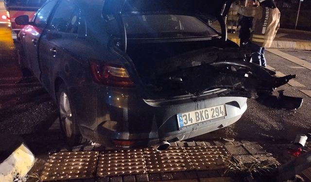 Kartal’da iki otomobil çarpıştı