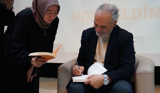 Tarık Tufan Esenyurt’ta kitap ve hayat üzerine konuştu