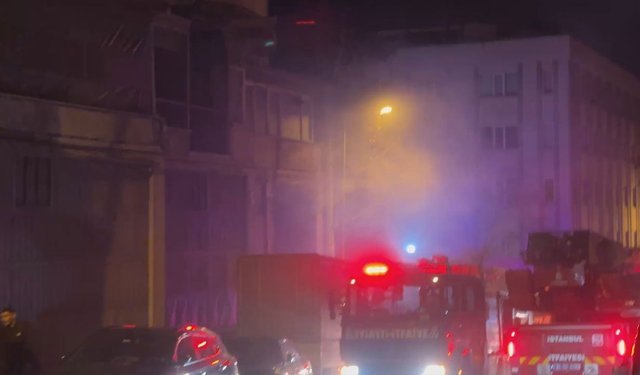 Kağıthane'de iş hanında çıkan yangın korkuttu