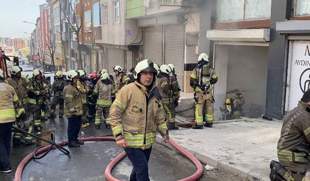 Sultangazi'de korkutan yangın