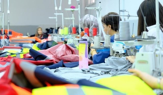 Ücretli çalışan sayısı yıllık yüzde 1,8 arttı