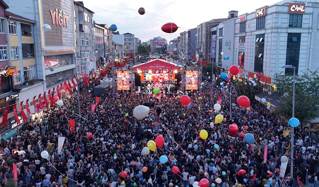 Zeyd için gökyüzüne binlerce balon bırakıldı