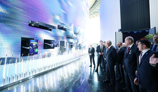 Cumhurbaşkanı Erdoğan, 'Astana Alem AI Yapay Zeka Merkezi'ni ziyaret etti