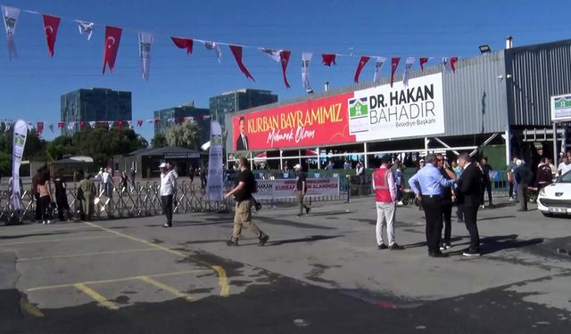 Bahçelievler’de kurban kesim alanında bayram hareketliliği