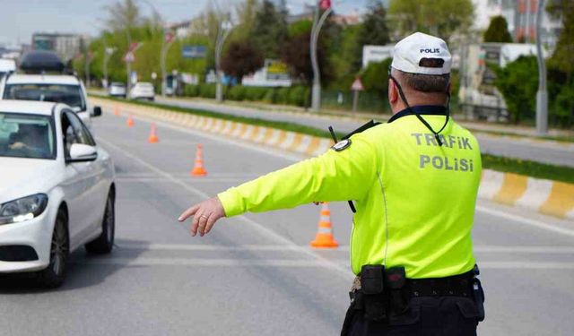 Şüpheli motosikletten bomba ve uzun namlulu silah çıktı