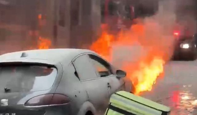 Beyoğlu’nda panik anları: Otomobil yanarak demir yığınına döndü