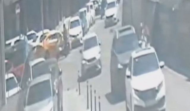 Pendik’te motosiklet sürücüsü afiş nedeniyle kaza yaptı
