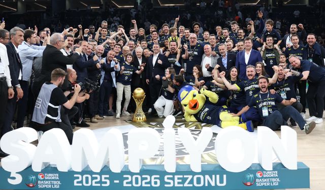 Fenerbahçe Beko şampiyonluk kupasını aldı