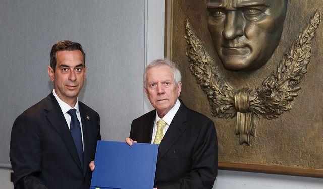 Aziz Yıldırım mazbatasını aldı