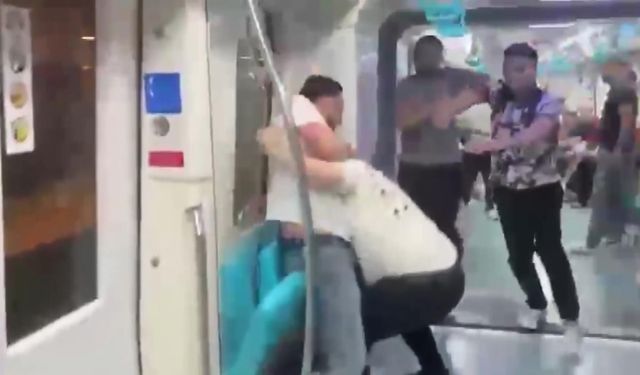 Marmaray'da yumruklu kavga