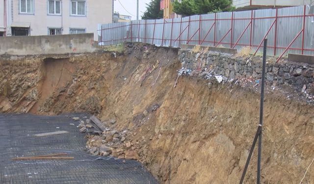 Sancaktepe'de toprak kayması