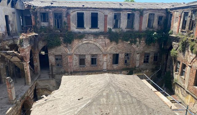 Tarihi Şekerci Han için restorasyon çalışmaları sürüyor