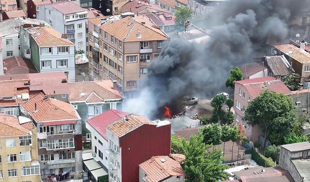 Balat'ta bir otomobil tamirhanesinde yangın