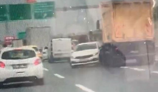 Kuzey Marmara Otoyolu’nda tır otomobili metrelerce sürükledi