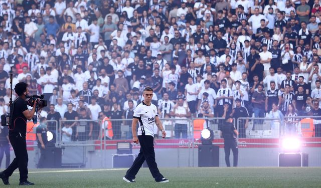 Leandro Trossard, 20 bin taraftarın önünde imzayı attı