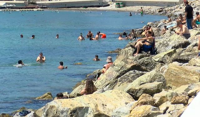 Sıcak havayı fırsat bilenler Caddebostan Sahili'ni doldurdu
