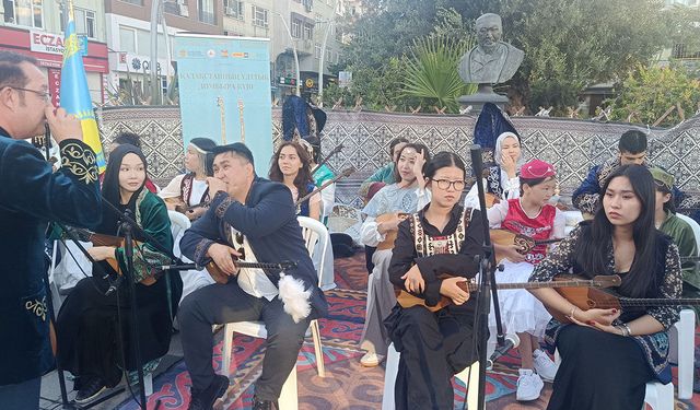 İstanbul'da "Ulusal Dombra Günü" etkinliği düzenlendi