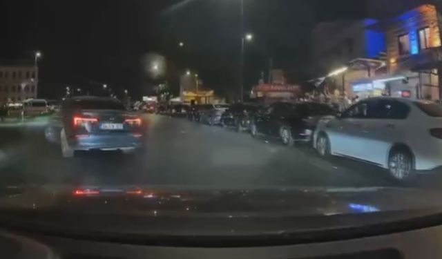 Fatih'te yol kesen sürücü kamerayı görünce ters yönden kaçtı; 252 bin lira ceza