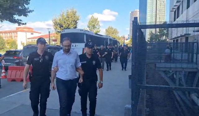 Üsküdar Belediyesi'ne operasyonda gözaltına alınanlar adliyeye sevk edildi