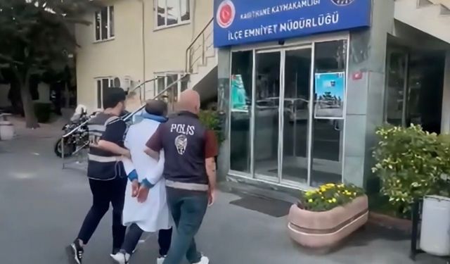 Kağıthane’de Türk bayrağını sökerek yere atan şüpheli yakalandı