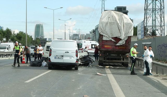 İstanbul'da korkunç kaza: Hafriyat kamyonuna çarpan sürücü öldü