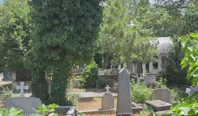 Üsküdar'da mezarlar tahrip edildi