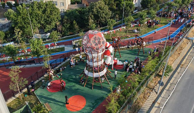Gaziosmanpaşa'da Dünya Kupası temalı park törenle açıldı
