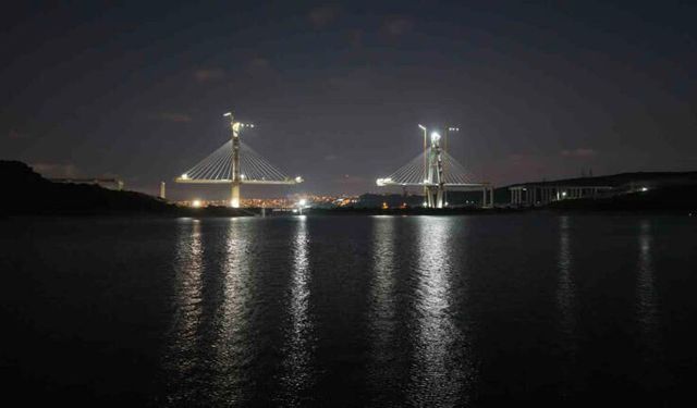 Kanal İstanbul’un ilk köprüsü geceyi aydınlatıyor